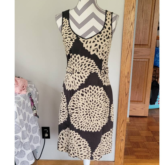 Boden Dresses & Skirts - Boden Sleeveless Dress Allover Floral Print Gray and Tan Size 6